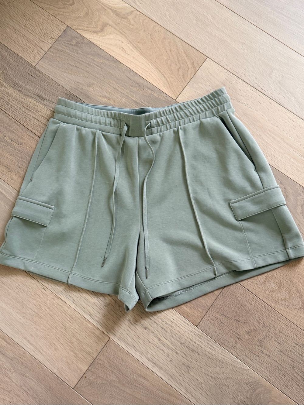 Calia scuba cargo shorts size large - super soft!!!